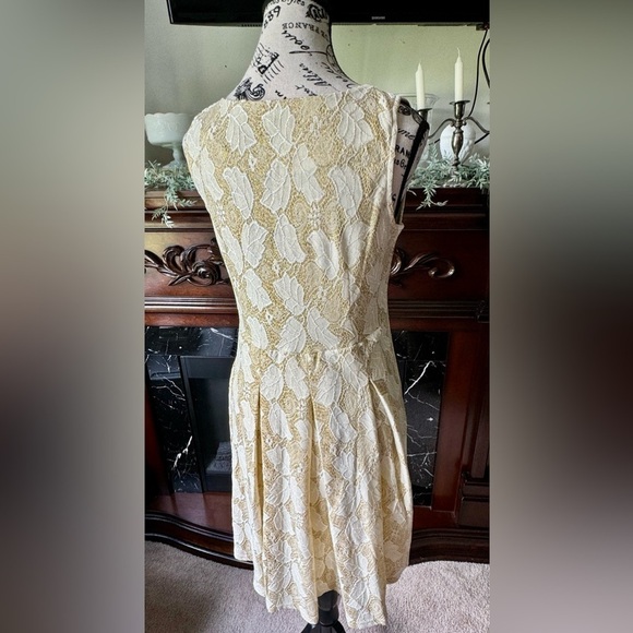 Women’s Cutie Gold Shimmer Leaf Sleeveless Dress Size 8 - Picture 4 of 8